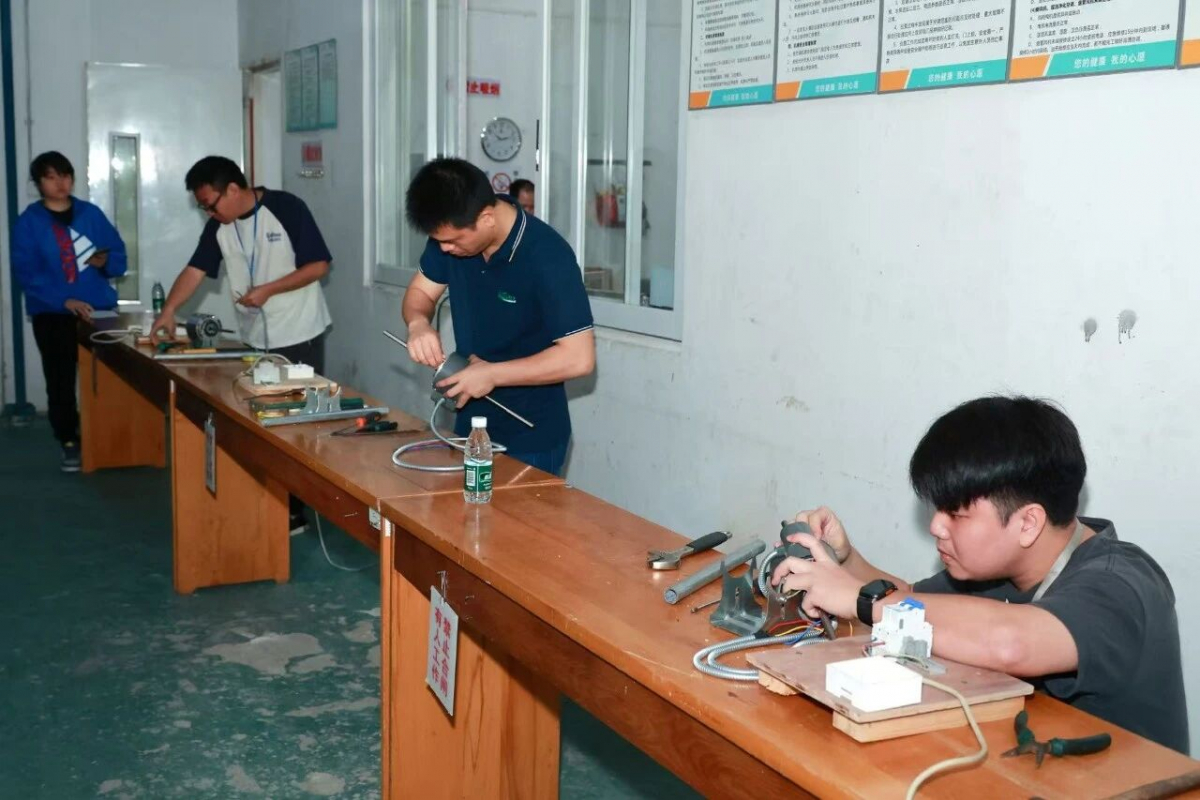 image-20251209082436-15